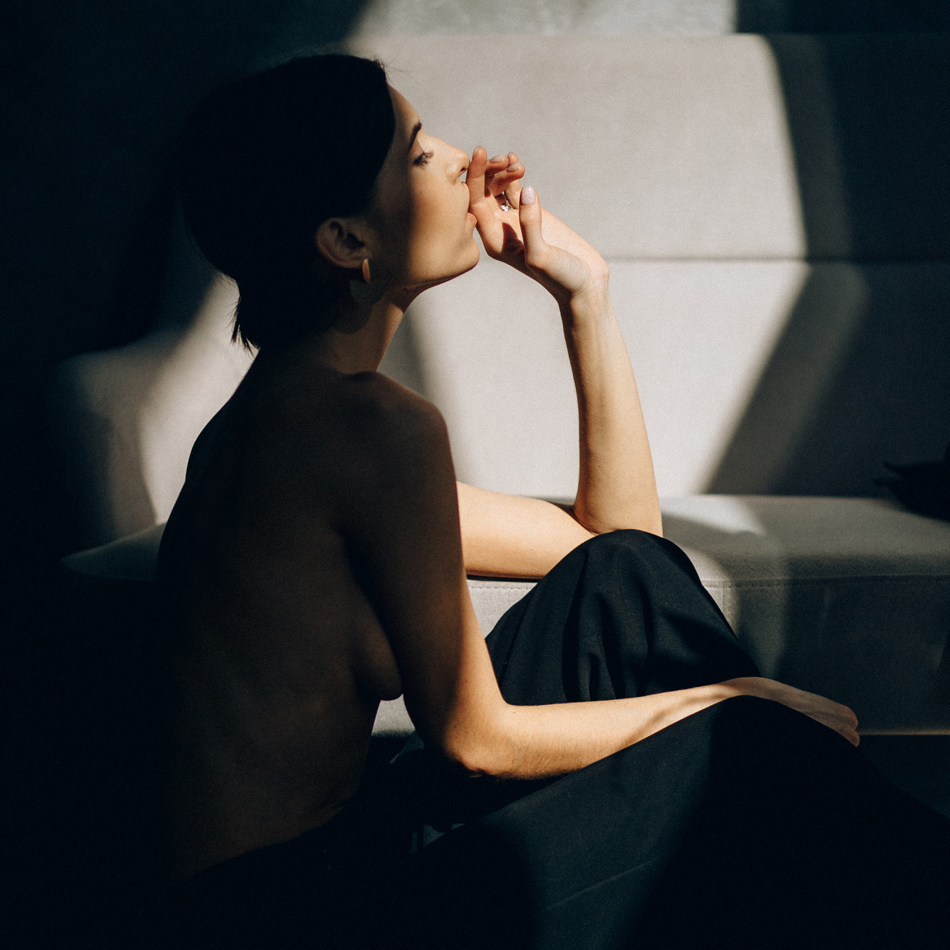 Fine art portrait of a woman in natural light with soft tones — Valencia, Spain