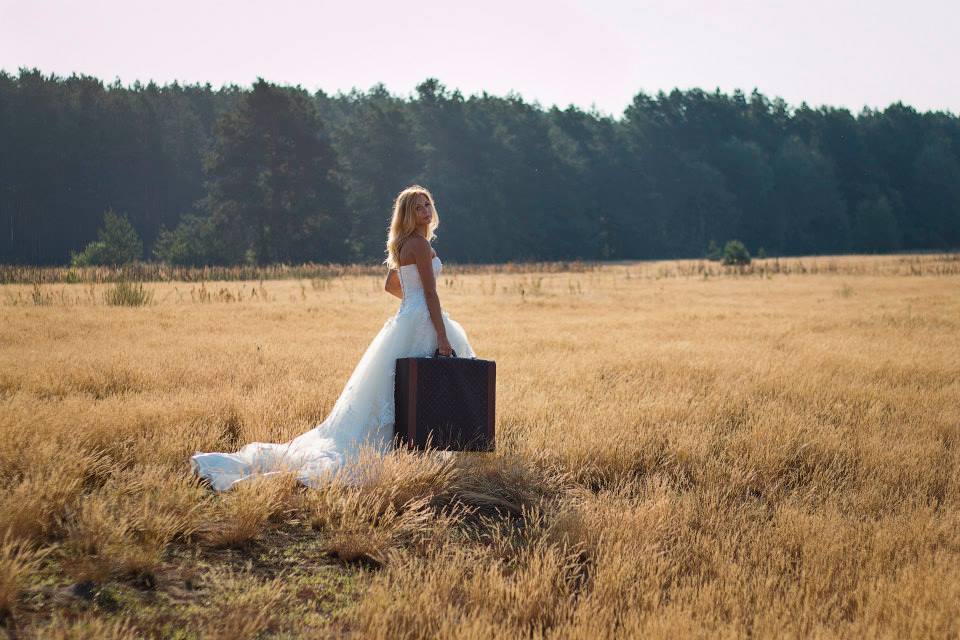 RUNNING BRIDE