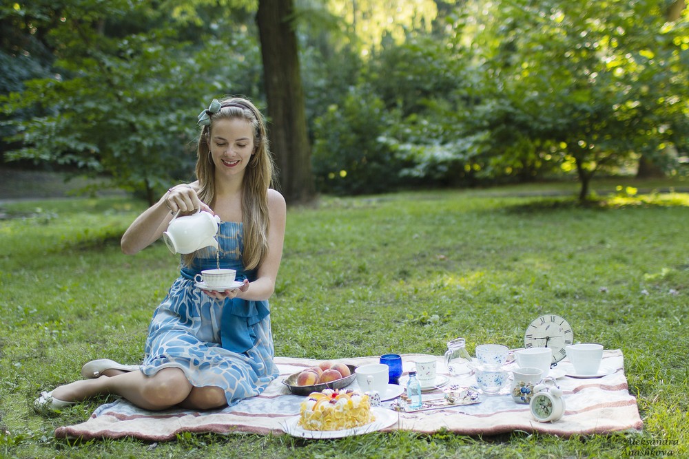OLYA IN WONDERLAND
