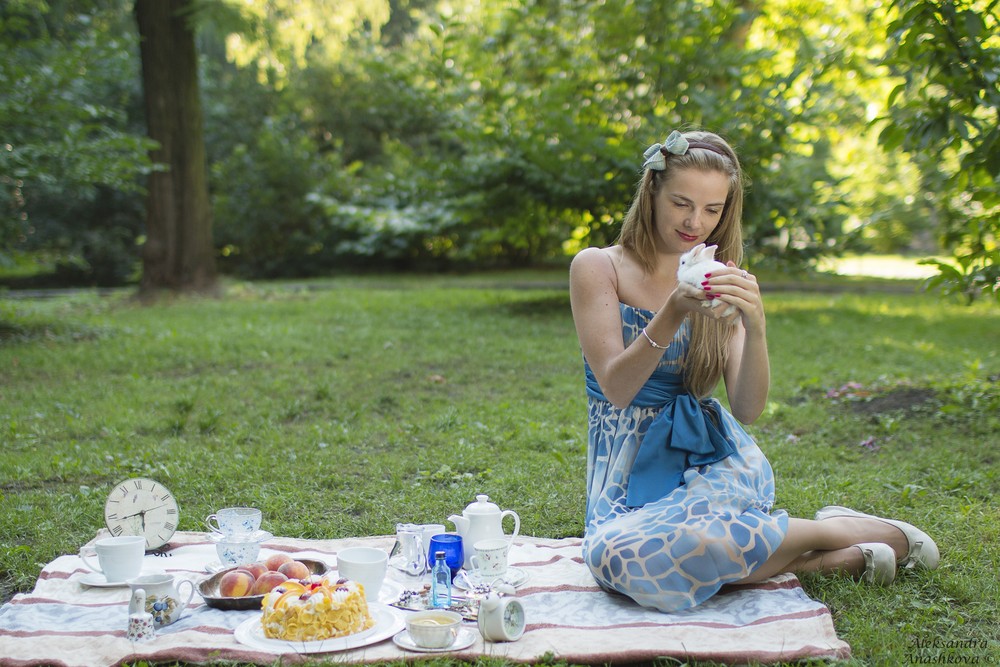OLYA IN WONDERLAND