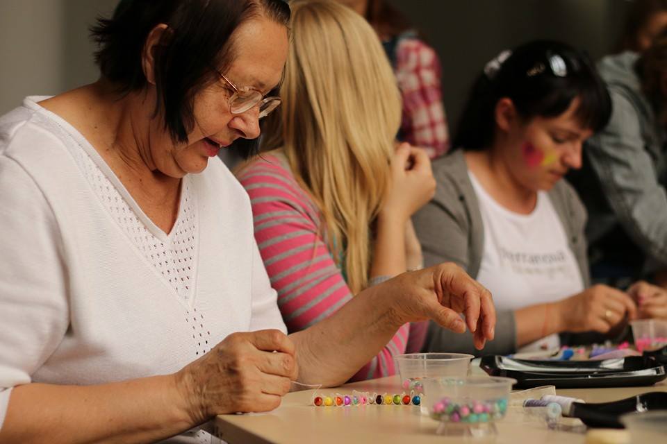 WORKSHOP OF MAKING IMITATION JEWELRY