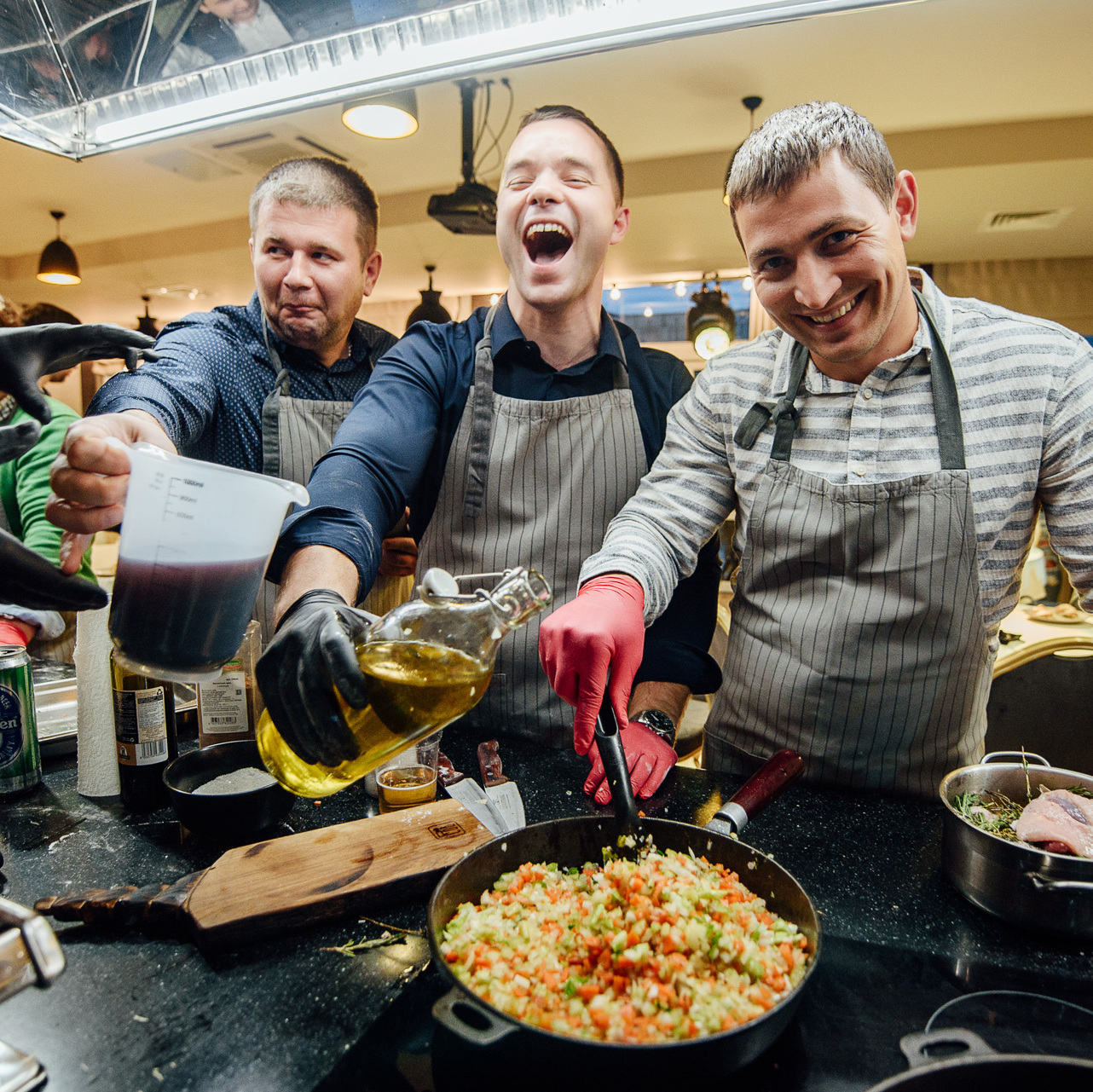 Кулинарный мастер класс. Taste Lab кулинарная студия. Кулинарный тимбилдинг. Гастрономический тимбилдинг.