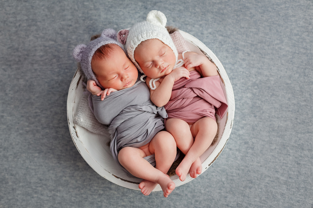 Это должно было случиться: новорожденных близнецов назвали Короной и Ковидом