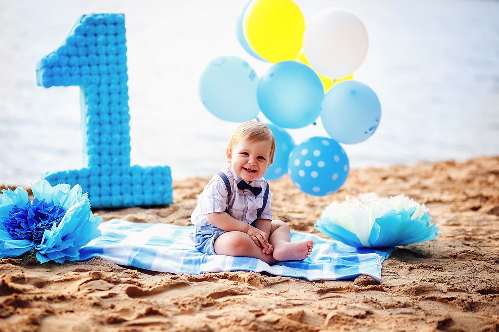 Электронные 1 года. Фотосессия 1 годик. Фотосессия годовасие мальчика. Фотосессия на природе годик мальчику с тортиком. Летние фотосессии ребенка на годик.