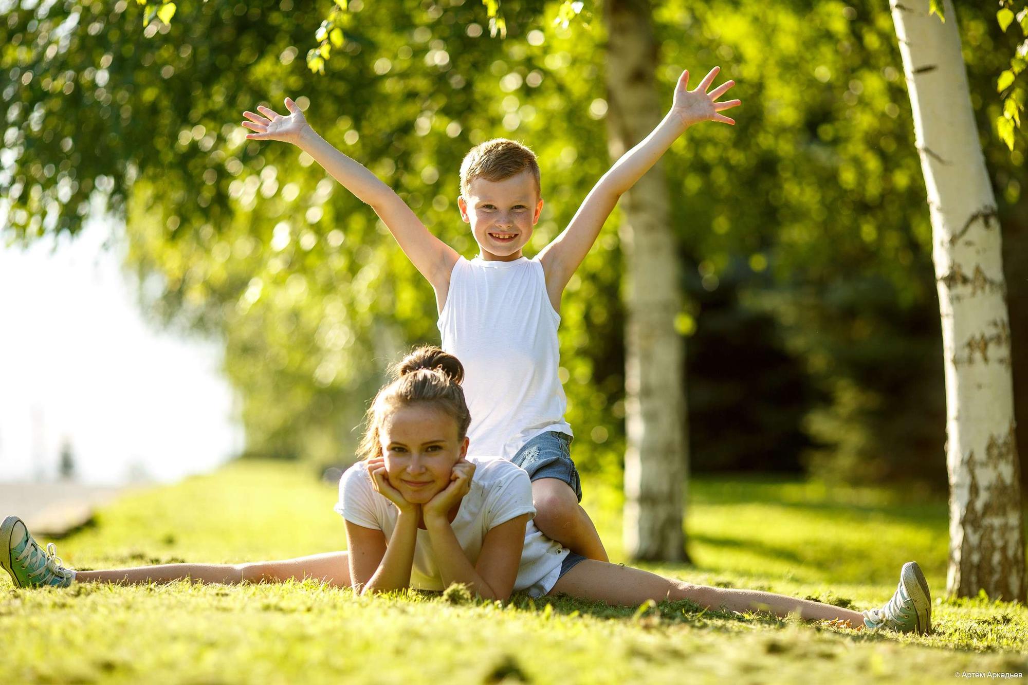 My summer child. Лето дети. Игры на свежем воздухе для детей. Воздух для детей. Лето дети на лужайке с мячом.