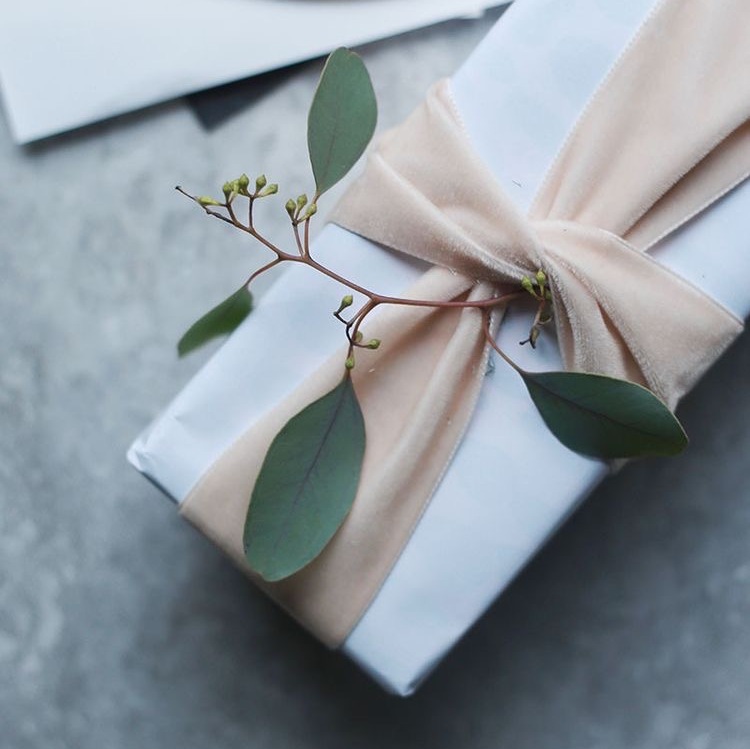 Бумага для упаковки цветов и подарков