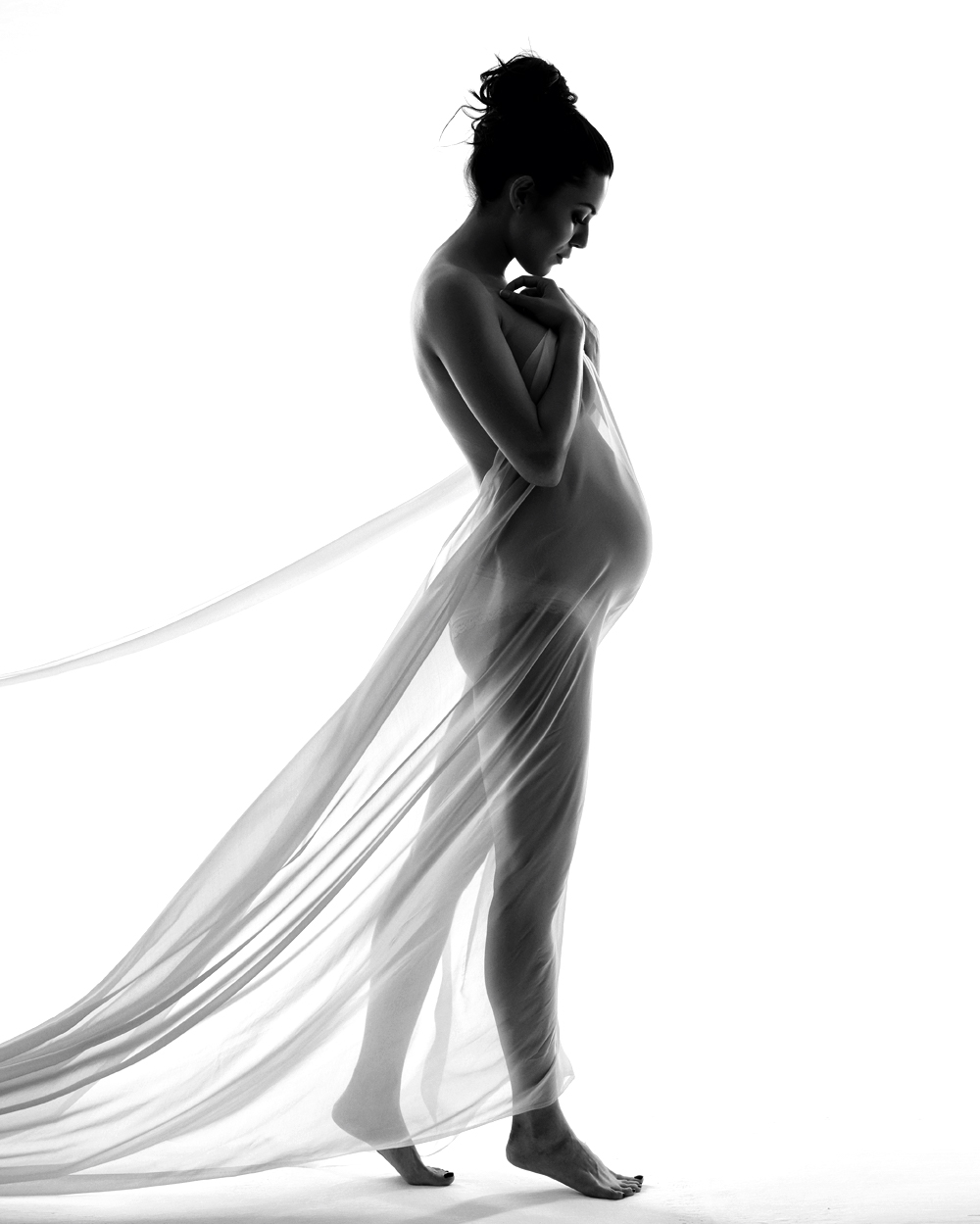 Фотосессии беременных с тканью