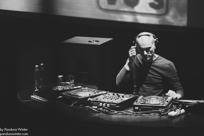 ROBERT MILES @ Sullivan Room, Kiev, 10-12-2011  