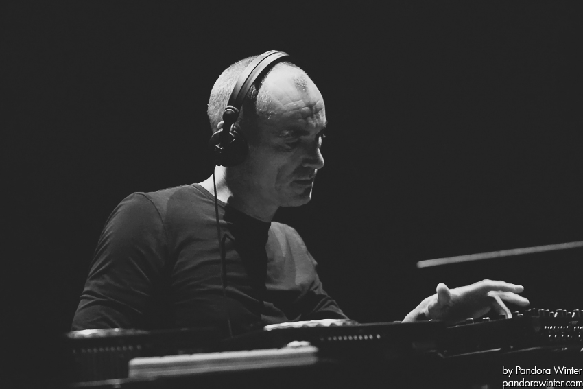 ROBERT MILES @ Sullivan Room, Kiev, 10-12-2011  