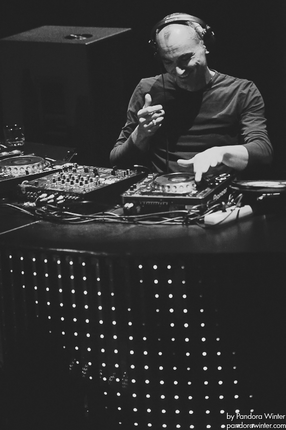 ROBERT MILES @ Sullivan Room, Kiev, 10-12-2011  