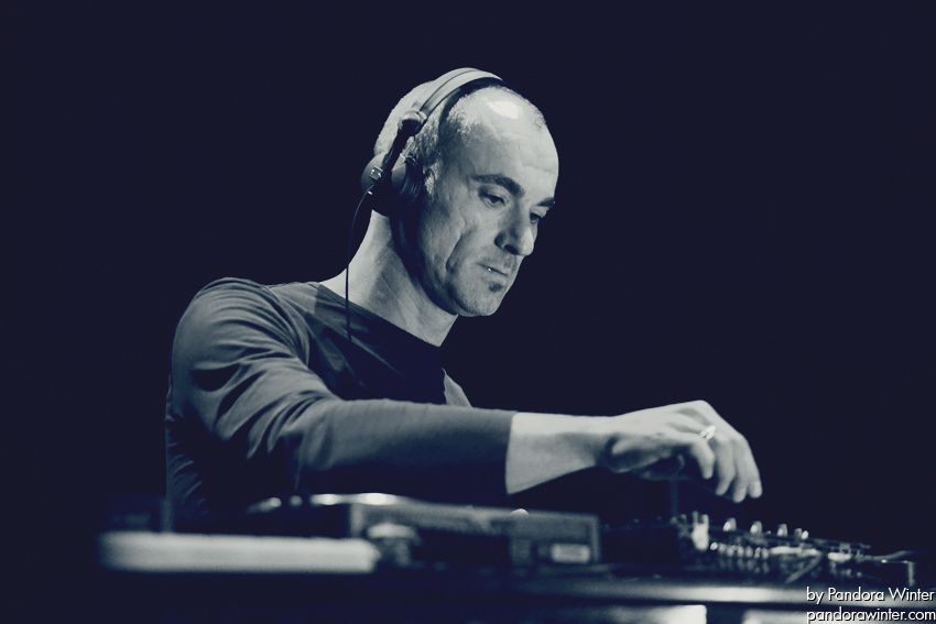 ROBERT MILES @ Sullivan Room, Kiev, 10-12-2011  