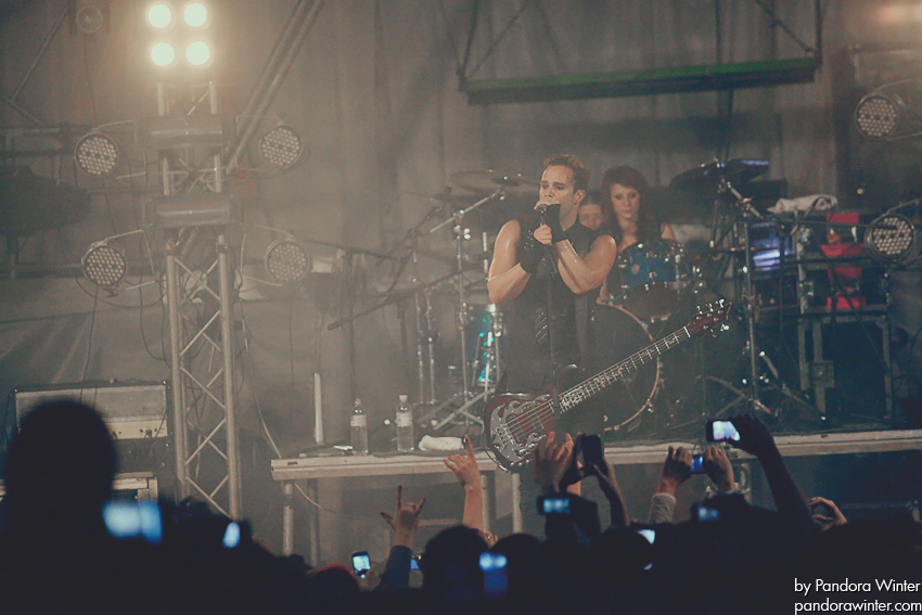 SKILLET @ Bingo Club, Kiev, UA, 2011-11-23  