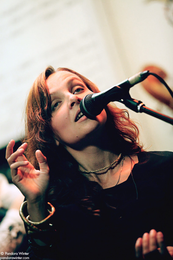 Маша и Медведи, аккустика @ Диван, Киев, 2011-06-19