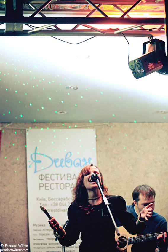 Маша и Медведи, аккустика @ Диван, Киев, 2011-06-19
