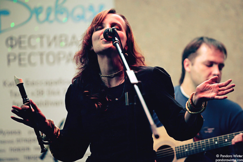 Маша и Медведи, аккустика @ Диван, Киев, 2011-06-19