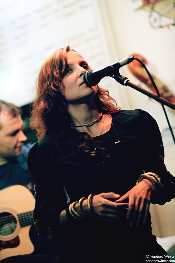 Маша и Медведи, аккустика @ Диван, Киев, 2011-06-19