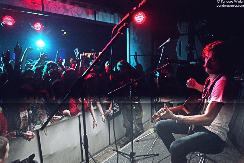 EUGENE HUTZ (GOGOL BORDELLO) @ XLIБ club, Kiev, 2010-12-18  