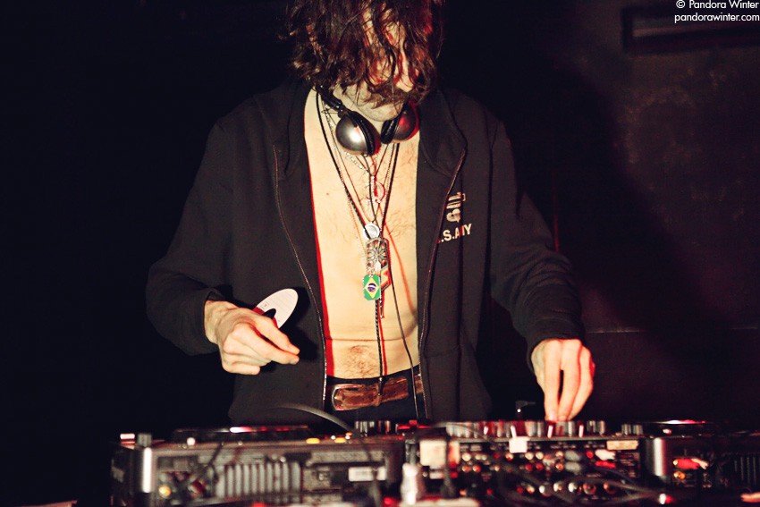 EUGENE HUTZ (GOGOL BORDELLO) @ XLIБ club, Kiev, 2010-12-18  