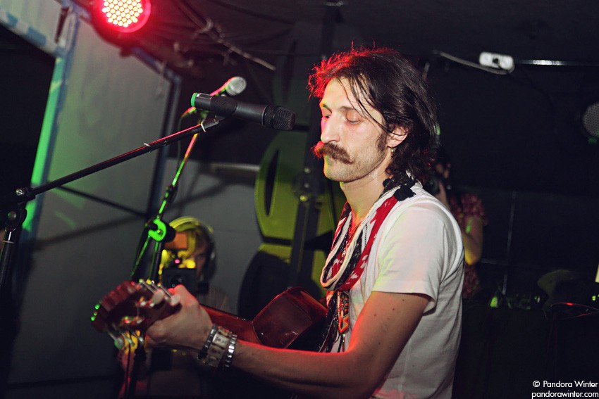 EUGENE HUTZ (GOGOL BORDELLO) @ XLIБ club, Kiev, 2010-12-18  