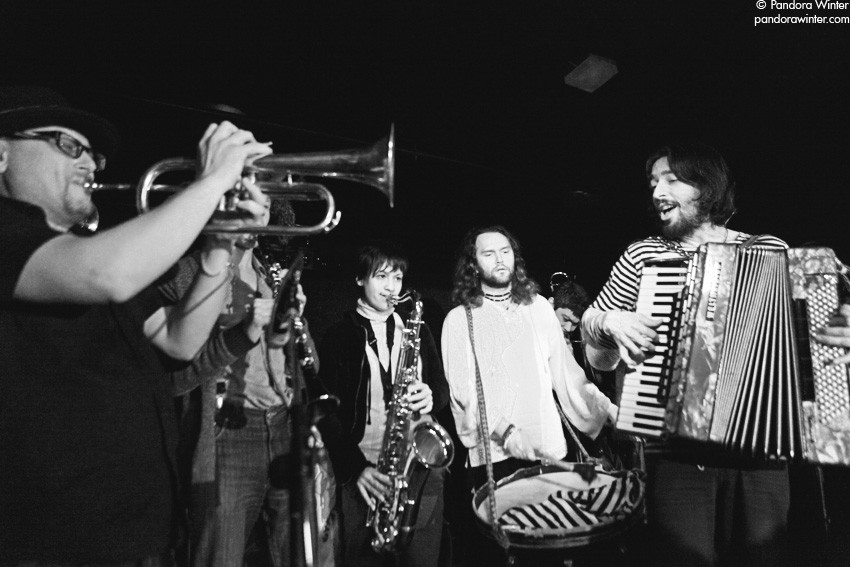 EUGENE HUTZ (GOGOL BORDELLO) @ XLIБ club, Kiev, 2010-12-18  