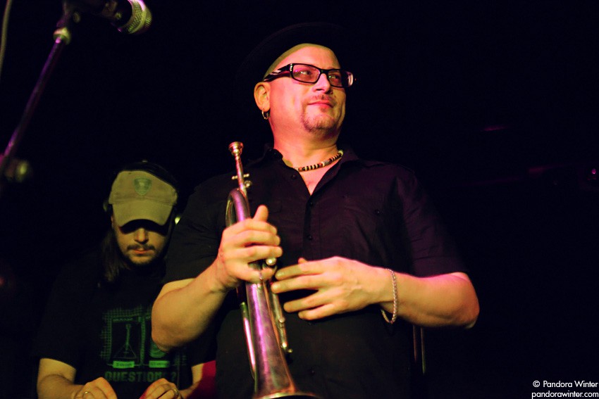 EUGENE HUTZ (GOGOL BORDELLO) @ XLIБ club, Kiev, 2010-12-18  