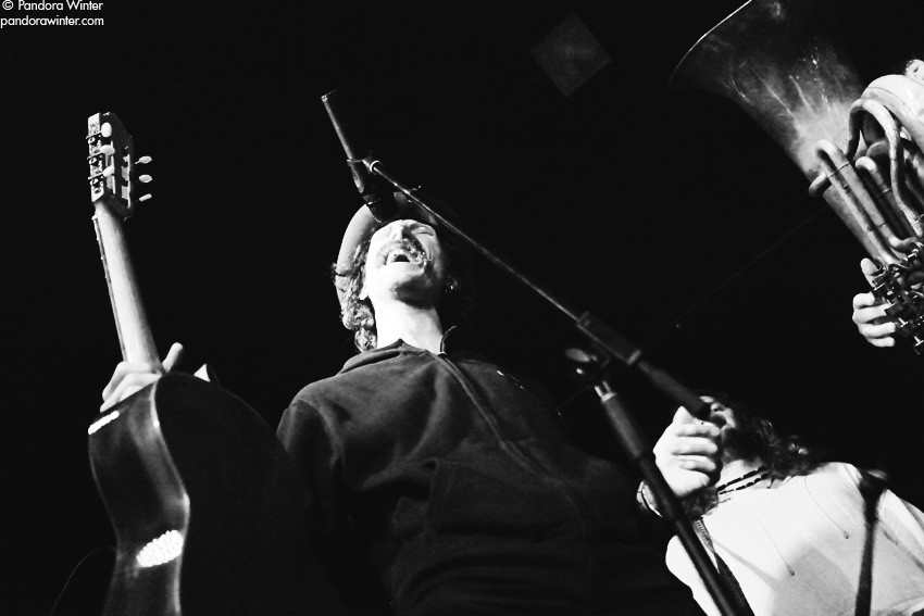 EUGENE HUTZ (GOGOL BORDELLO) @ XLIБ club, Kiev, 2010-12-18  
