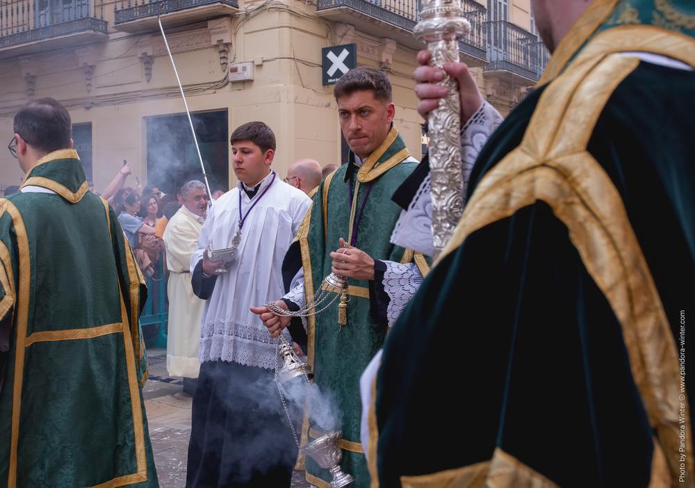 Semana Santa 2025, Domingo de Ramos, Lágrimas y Favores