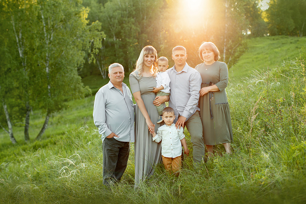 В частную семью. Большая семейная фотосессия. Частные семьи. Любительские семейные фотографии. Фото семьи Владимира.