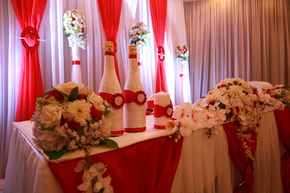Свадебные украшения и декорации на свадьбу: наклейки, свадебные плакаты для банкетного зала