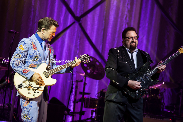 Concert Photos - Chris Isaak