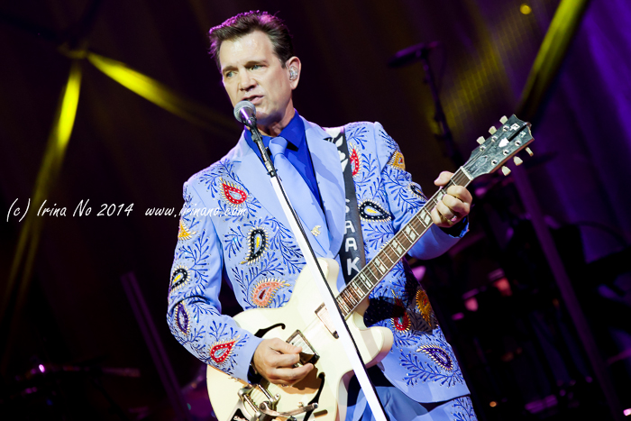 Concert Photos - Chris Isaak