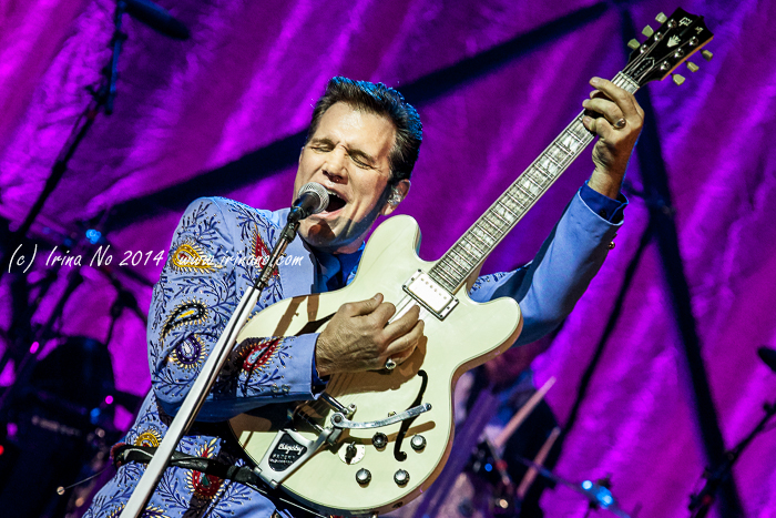 Concert Photos - Chris Isaak