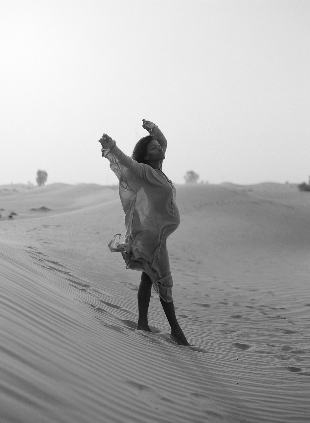 Mirabella. Dubai desert photoshoot