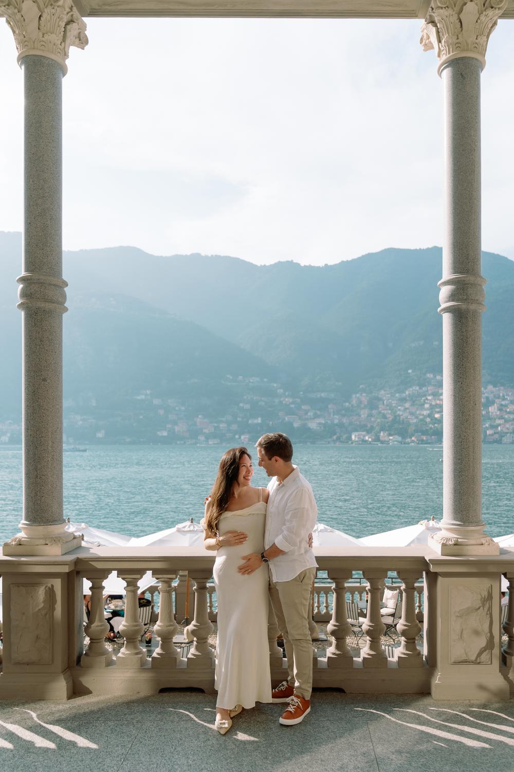 Pregnancy and Family photoshoot on Lake Como