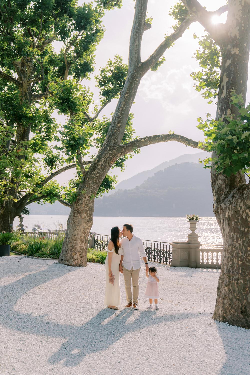 Pregnancy and Family photoshoot on Lake Como