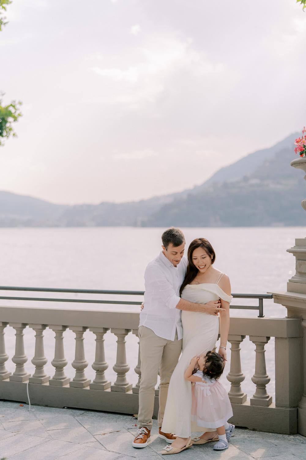 Pregnancy and Family photoshoot on Lake Como