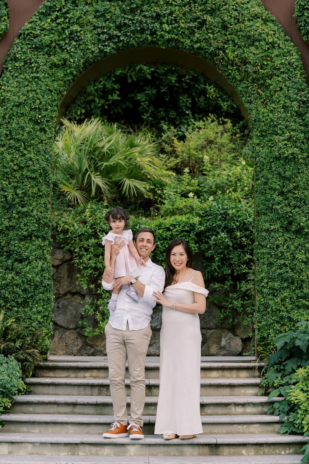 Pregnancy and Family photoshoot on Lake Como