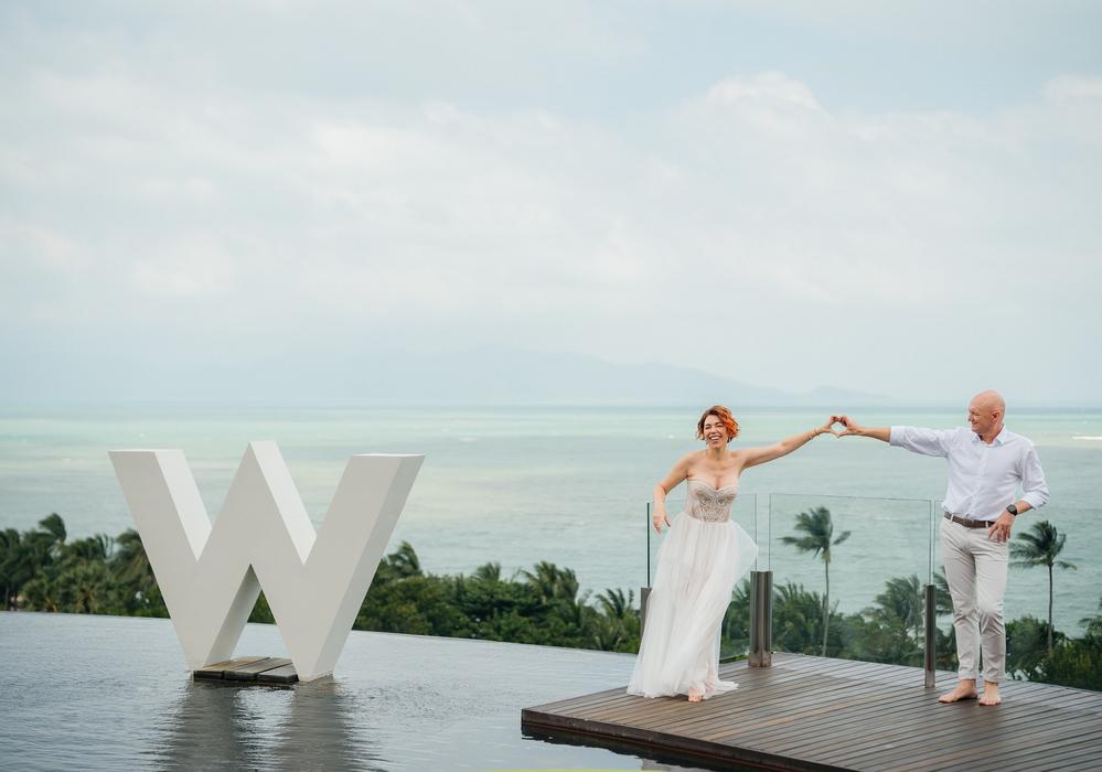 white lotus wedding 
