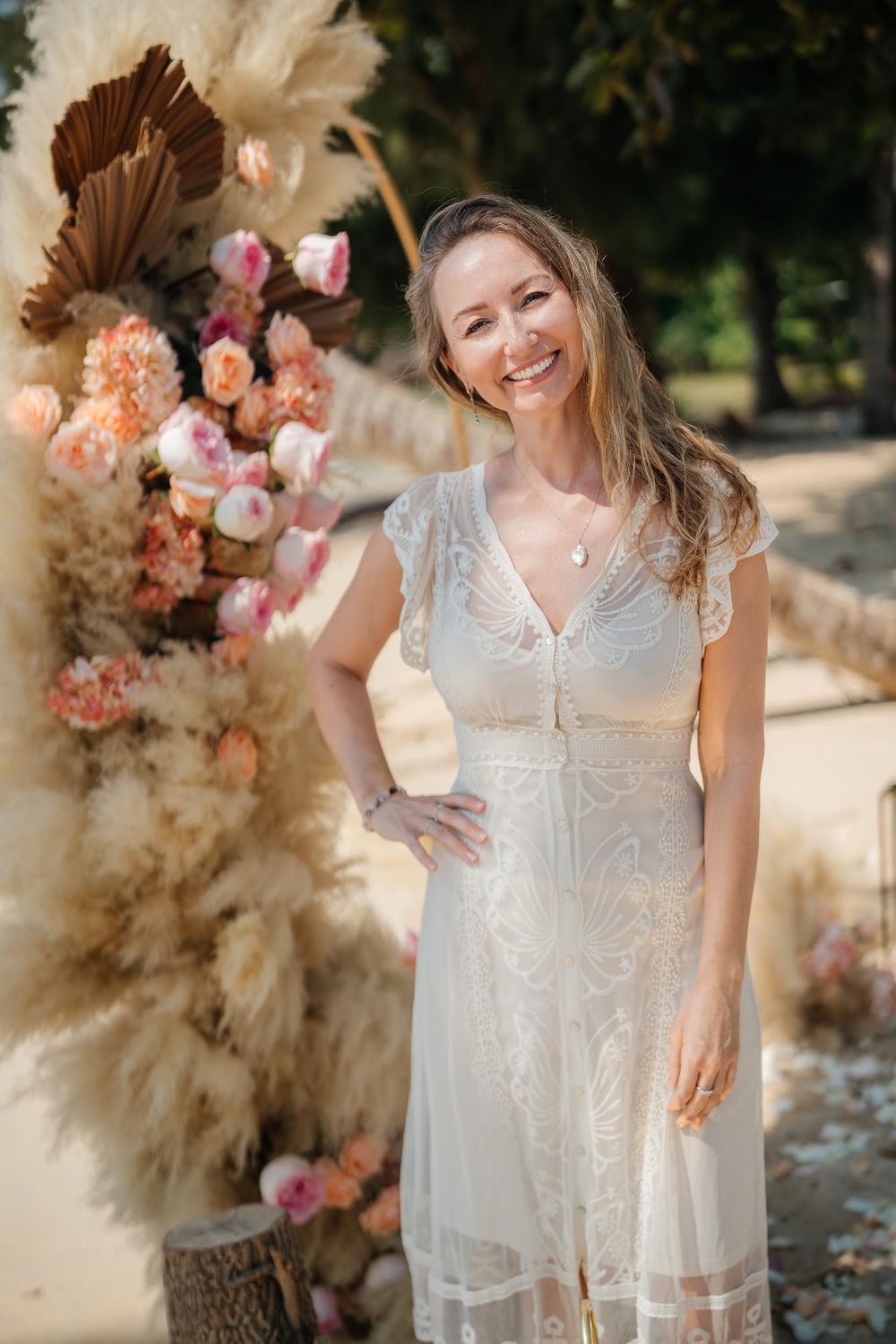 white lotus wedding 