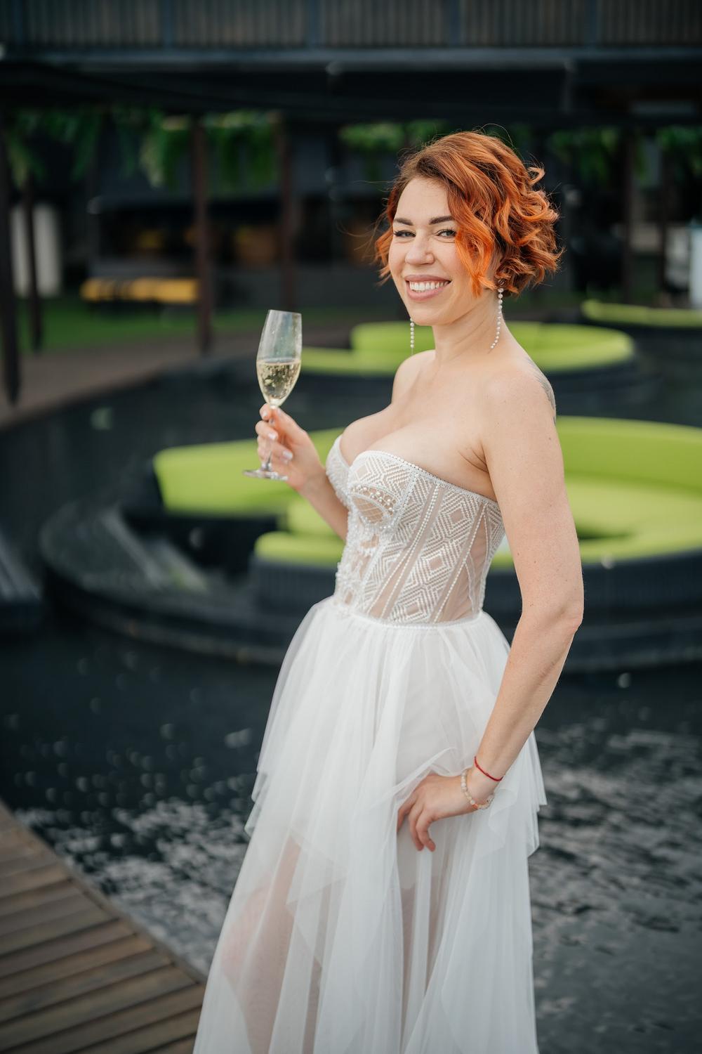 white lotus wedding 
