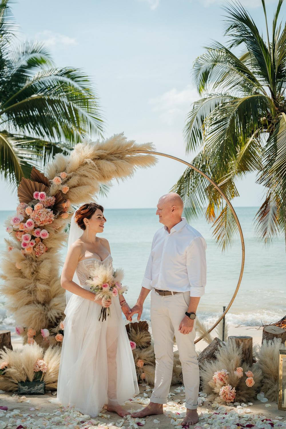 white lotus wedding 