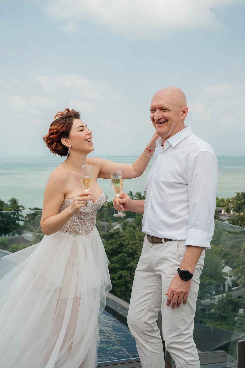 white lotus wedding 