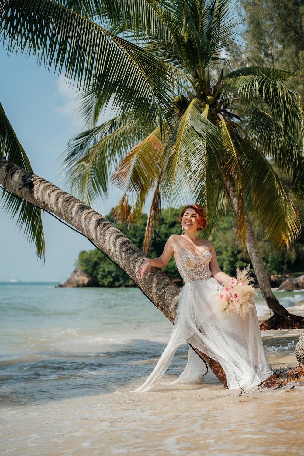 white lotus wedding 