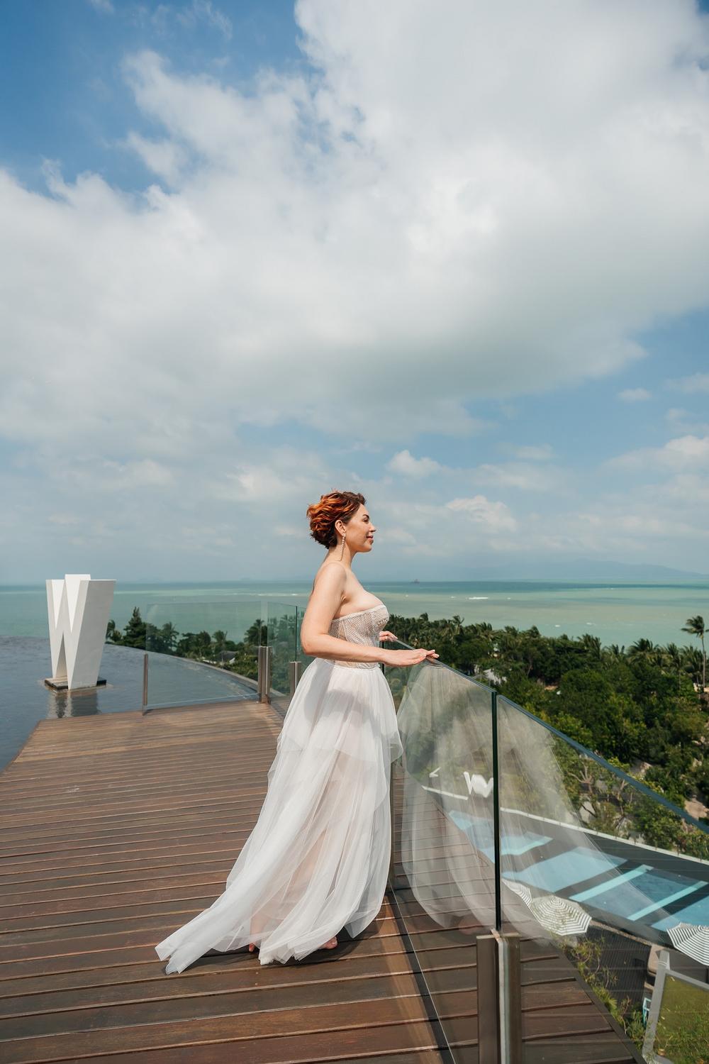 white lotus wedding 