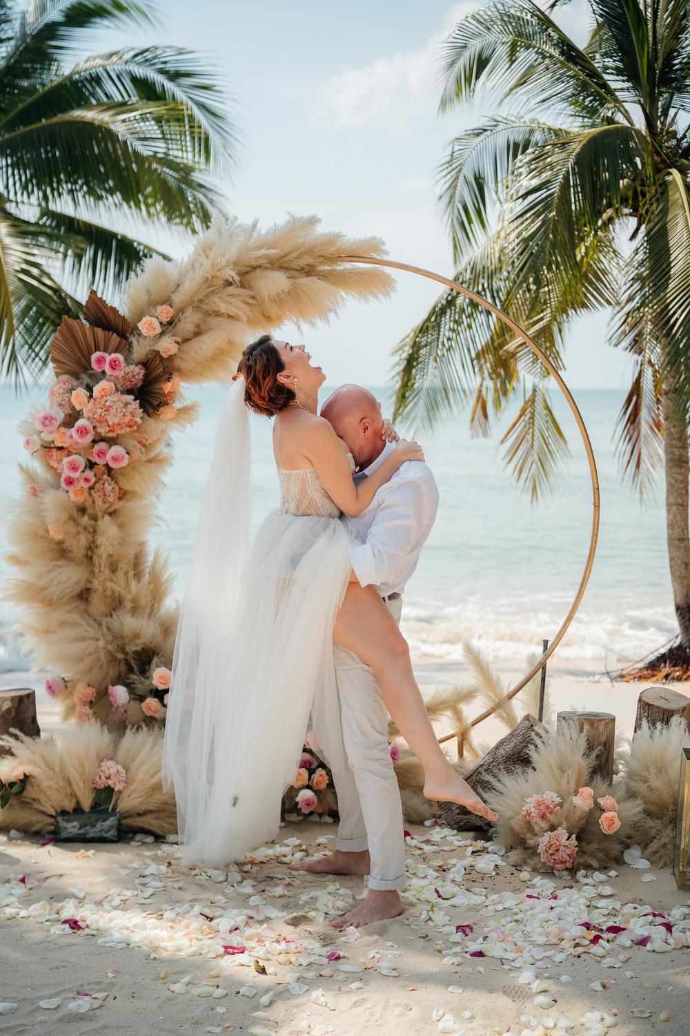 white lotus wedding 