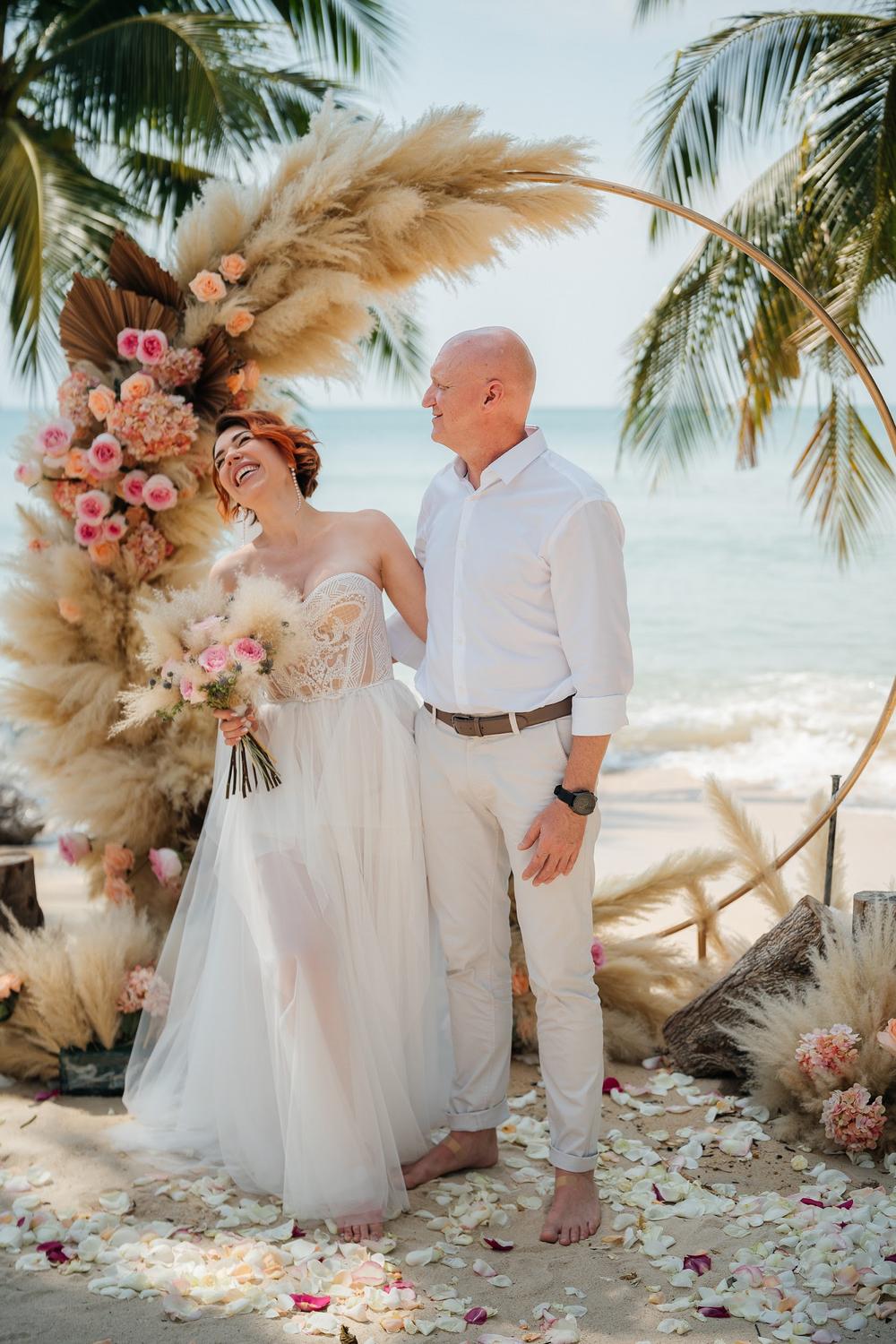 white lotus wedding 
