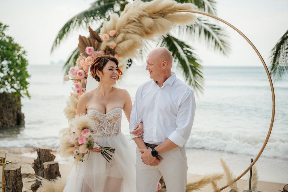 white lotus wedding 