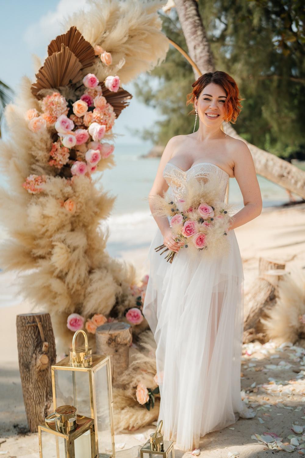 white lotus wedding 