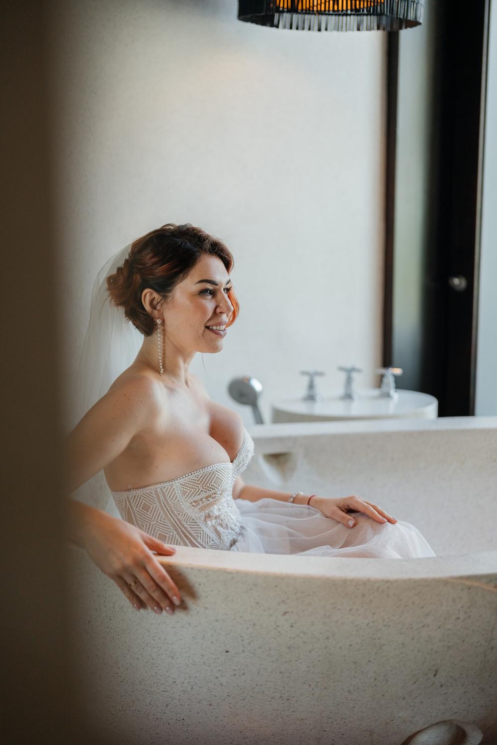white lotus wedding 