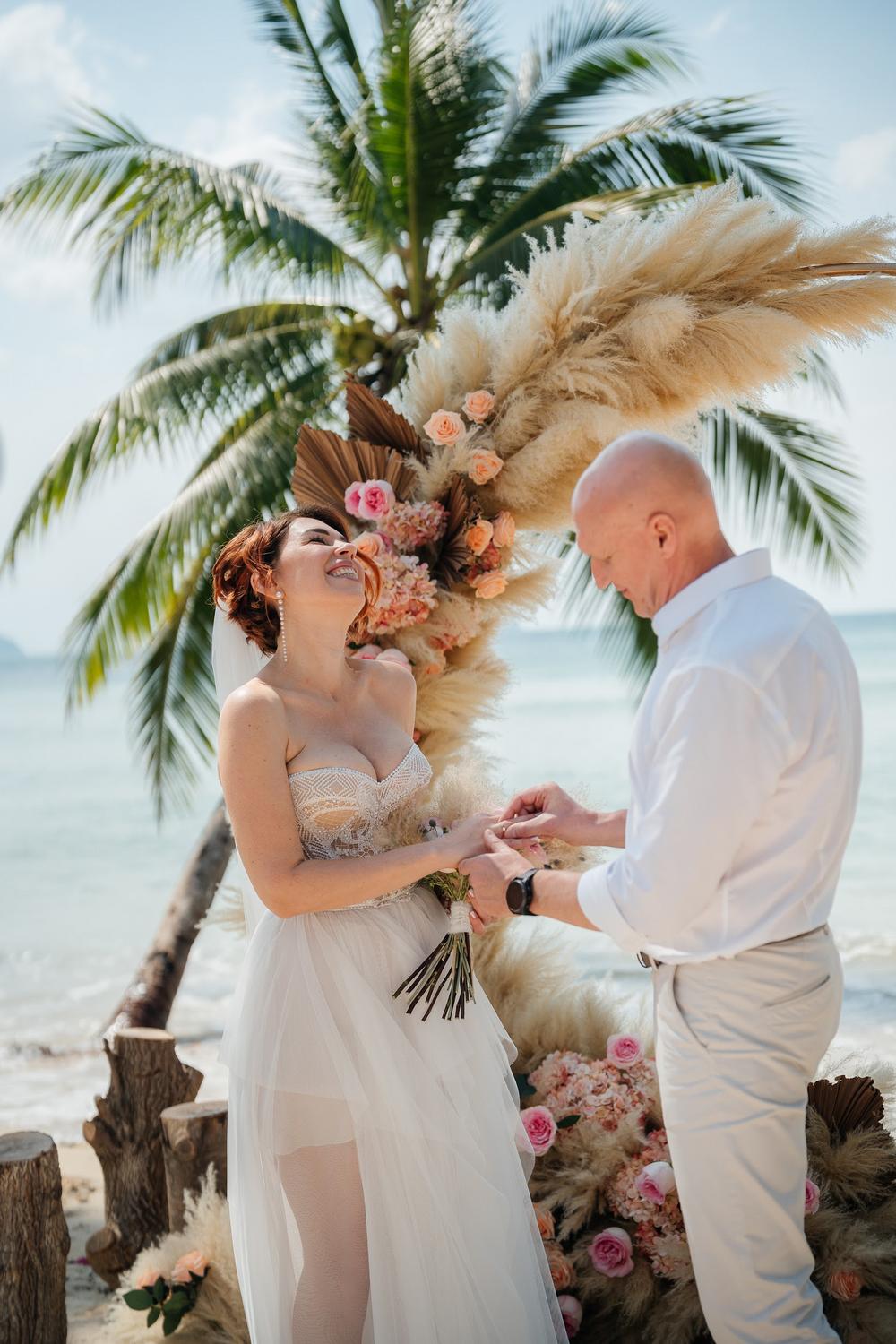 white lotus wedding 